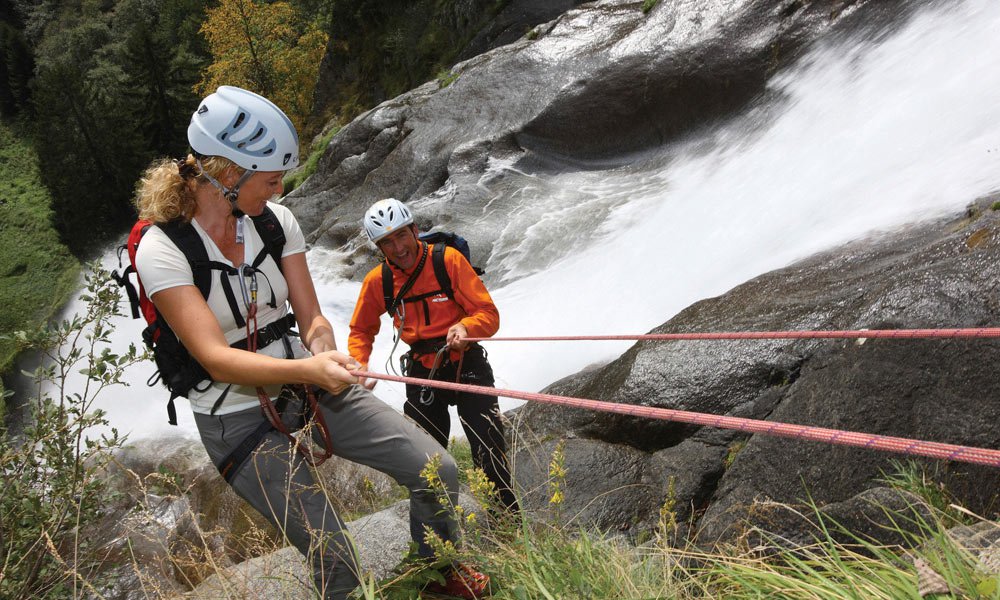 Divertimento in famiglia durante il Canyoning in Valle Aurina